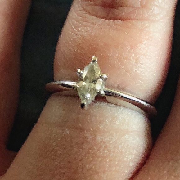 ‼️SALE‼️ 1/3ct Marquis cut diamond and white gold - Picture 3 of 5